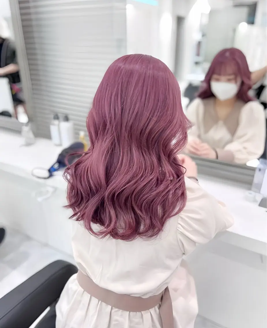 セミロング カラー ヘアアレンジ ピンクカラー ヘアカラー 🫧モテる💗ダメー ジレスハイトーン🫧のヘアスタイル