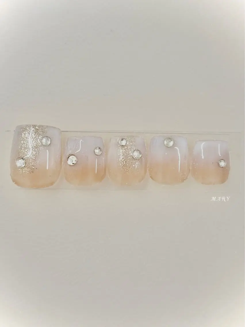 ネイル フットネイル グラデーション ニュアンスネイル フットネイル Mary nail .narumiのネイルデザイン