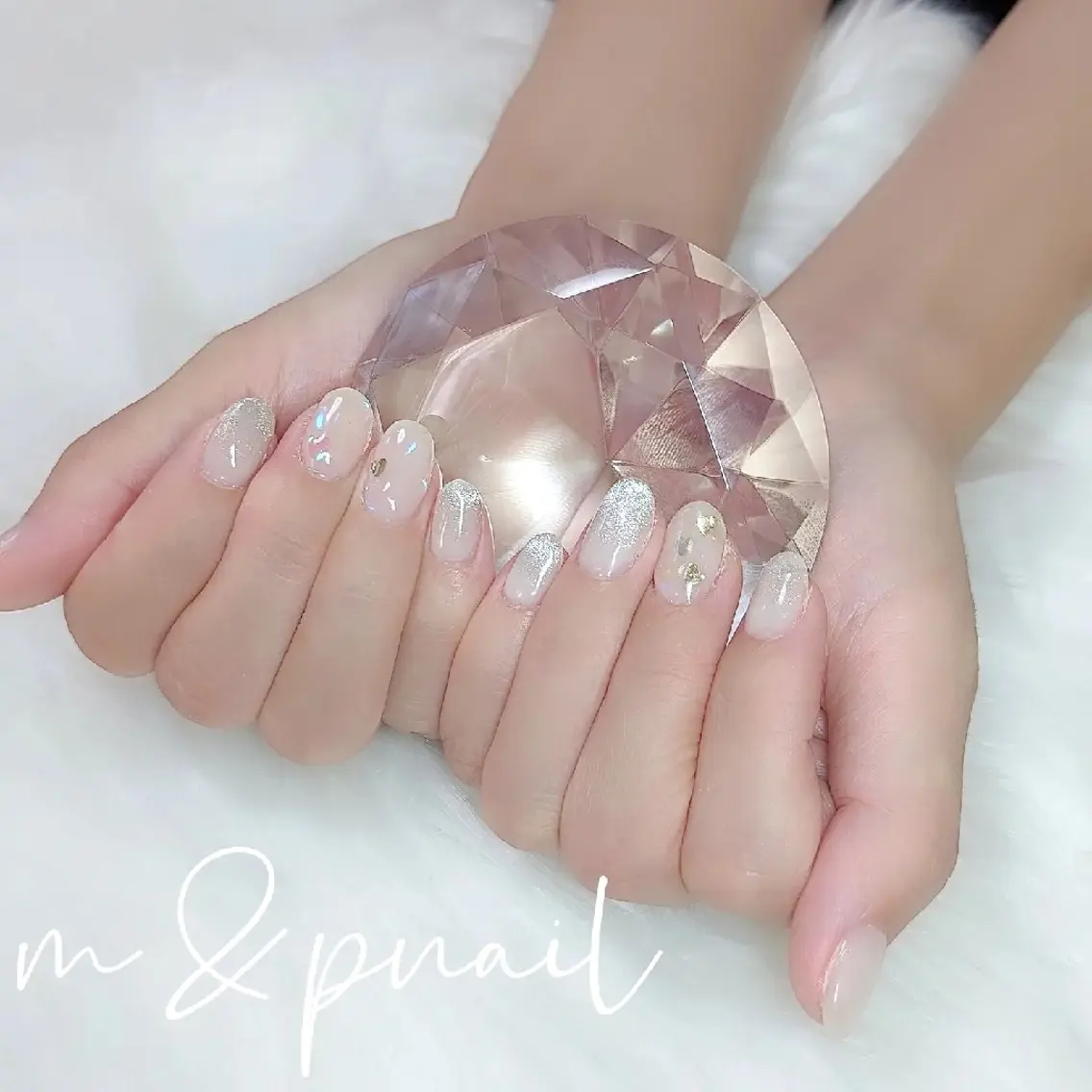 ネイル グラデーション マグネットネイル シルバー ホワイト m&pPrivate nailsalonのネイルデザイン
