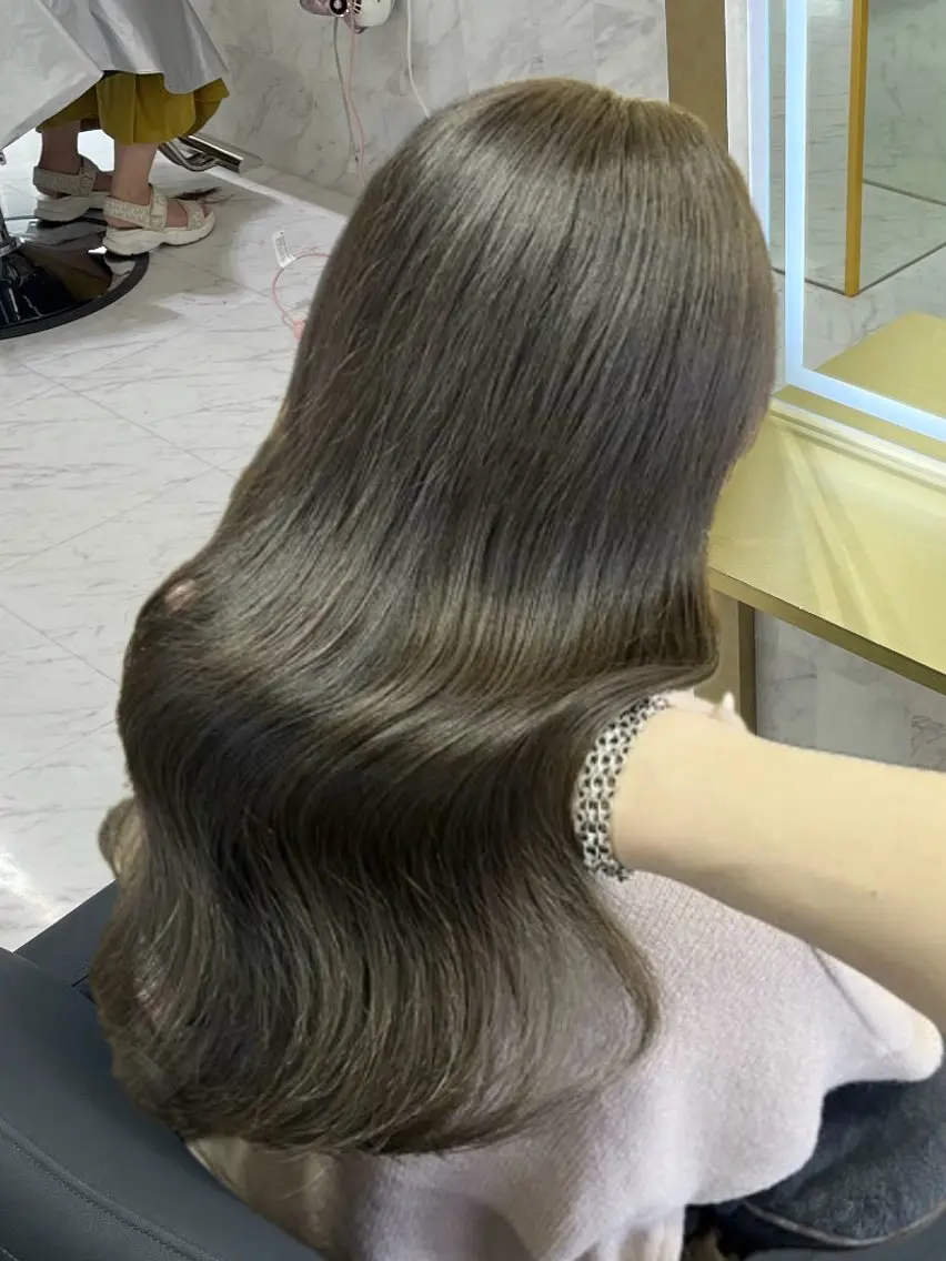 セミロング カラー ブリーチ ダブルカラー オリーブカラー トリートメント mei/中目黒/ アイドル風/ガーリーのヘアスタイル