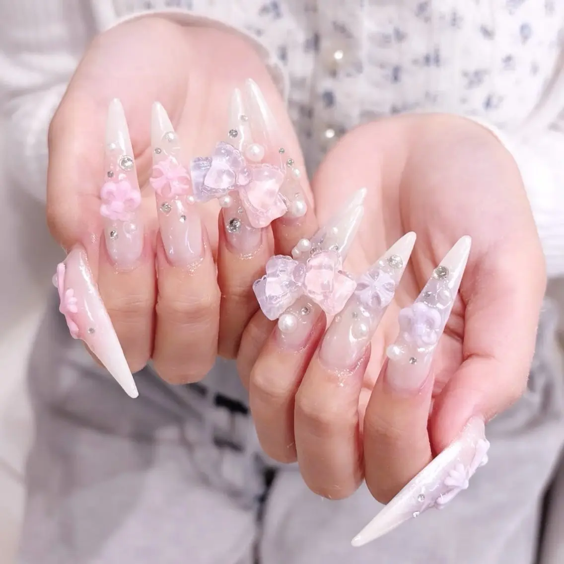 ネイル チークネイル ドット フットネイル フレンチネイル グラデーション ハンドネイル ハンドケア Nihonthy Nail 新宿のネイルデザイン