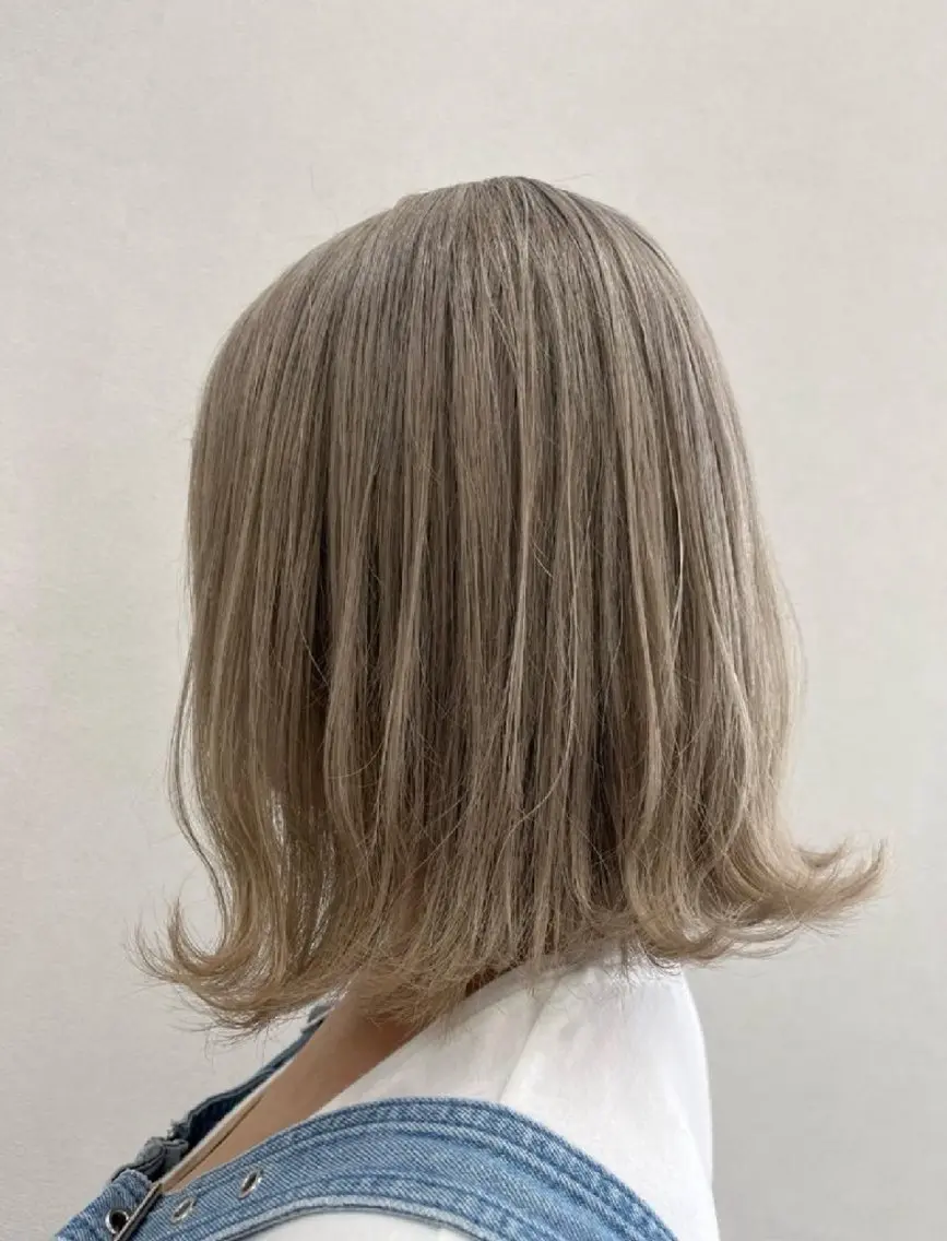 ミディアム カラー 芝山 穂花のヘアスタイル