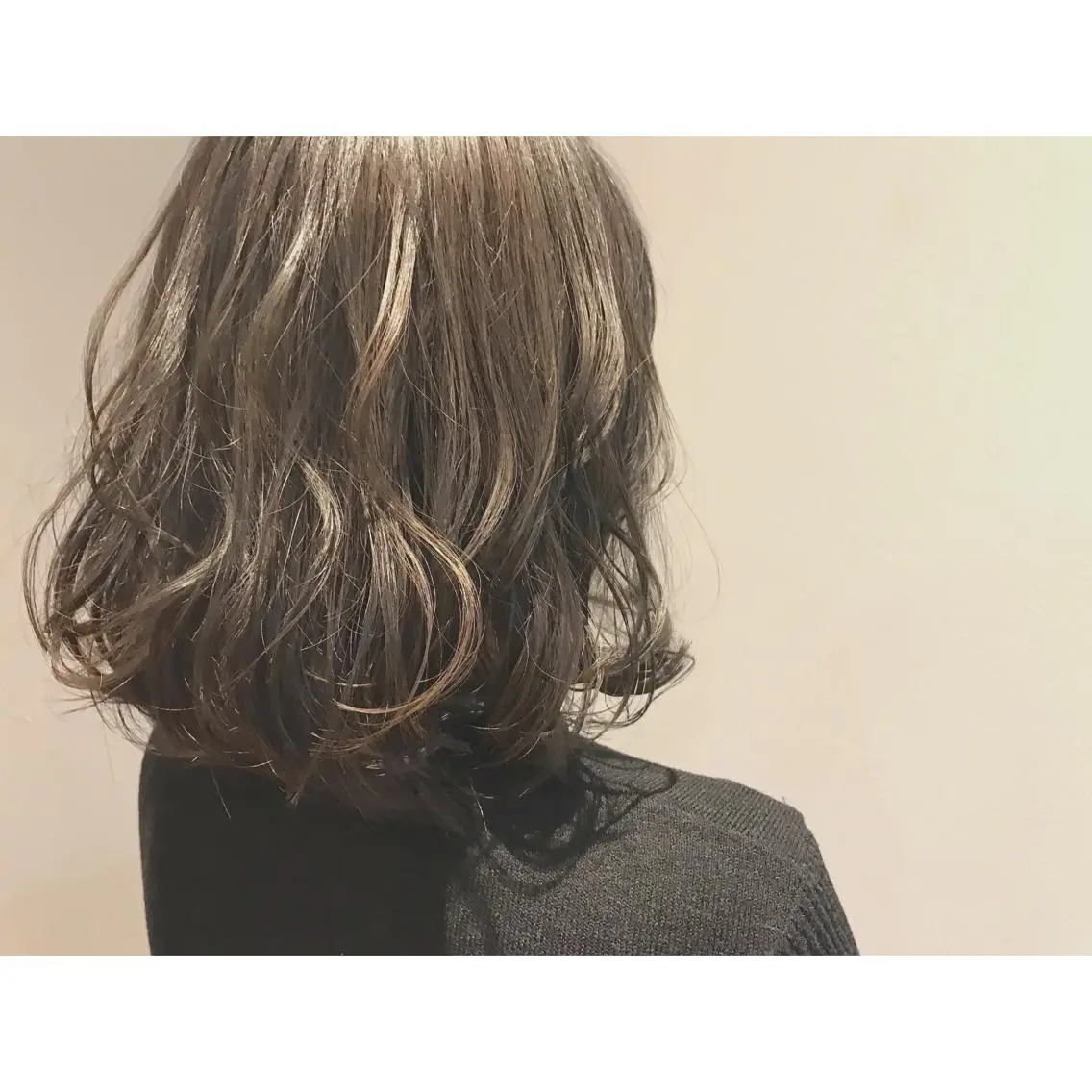 ミディアム カラー アッシュ ブルーカラー ブルージュ グレージュ なかにし まゆみのヘアスタイル