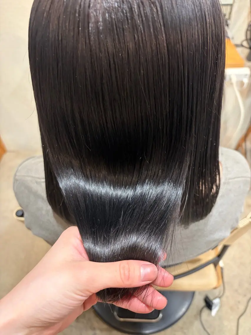セミロング カラー ブリーチ ディープラベンダー ラベンダーカラー ヘアカラー momoka オリーブ/ベージュのヘアスタイル