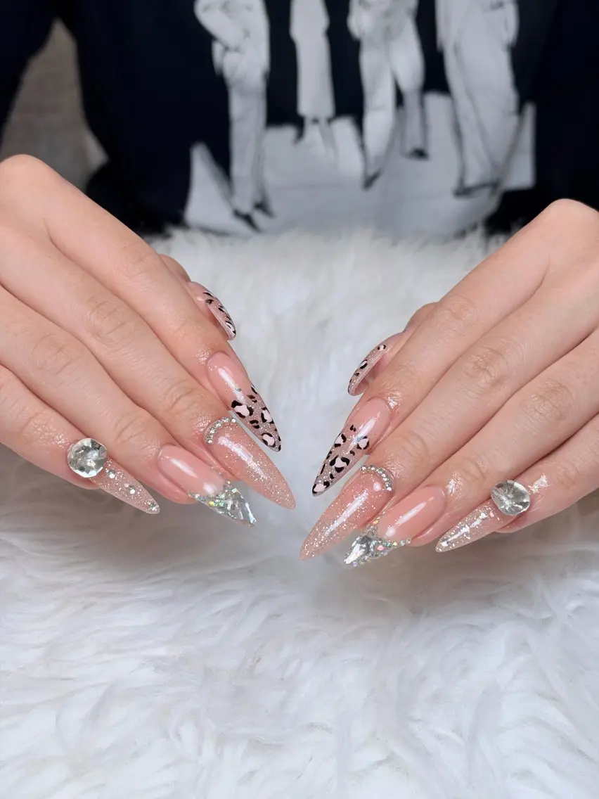 ネイル チークネイル ドット フレンチネイル グラデーション ハート ハンドネイル Julli NailStudioのネイルデザイン