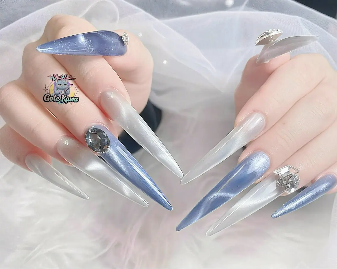 ネイル ブルー ロングネイル マグネットネイル シンプルネイル スーパーロングネイル ハンドネイル ハンドケア Gote Kawa nail salonのネイルデザイン