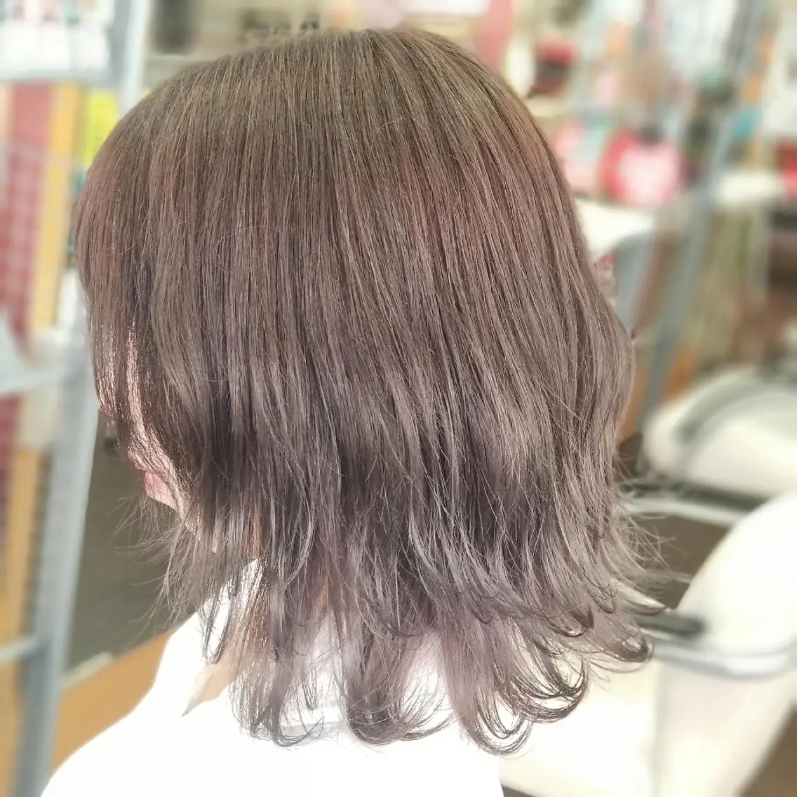 ミディアム カラー ブリーチ グラデーションカラー グレージュ 外ハネヘア ウルフカット カット ヘアカラー 植田 /エクステ /ブリーチ/髪質改善のヘアスタイル