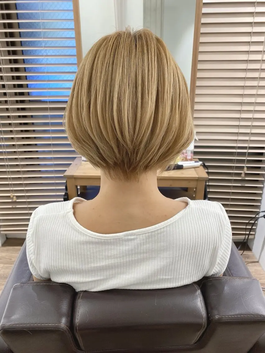 ショート カラー ベージュカラー ブリーチ ハイライト⭐️上野 高広のヘアスタイル