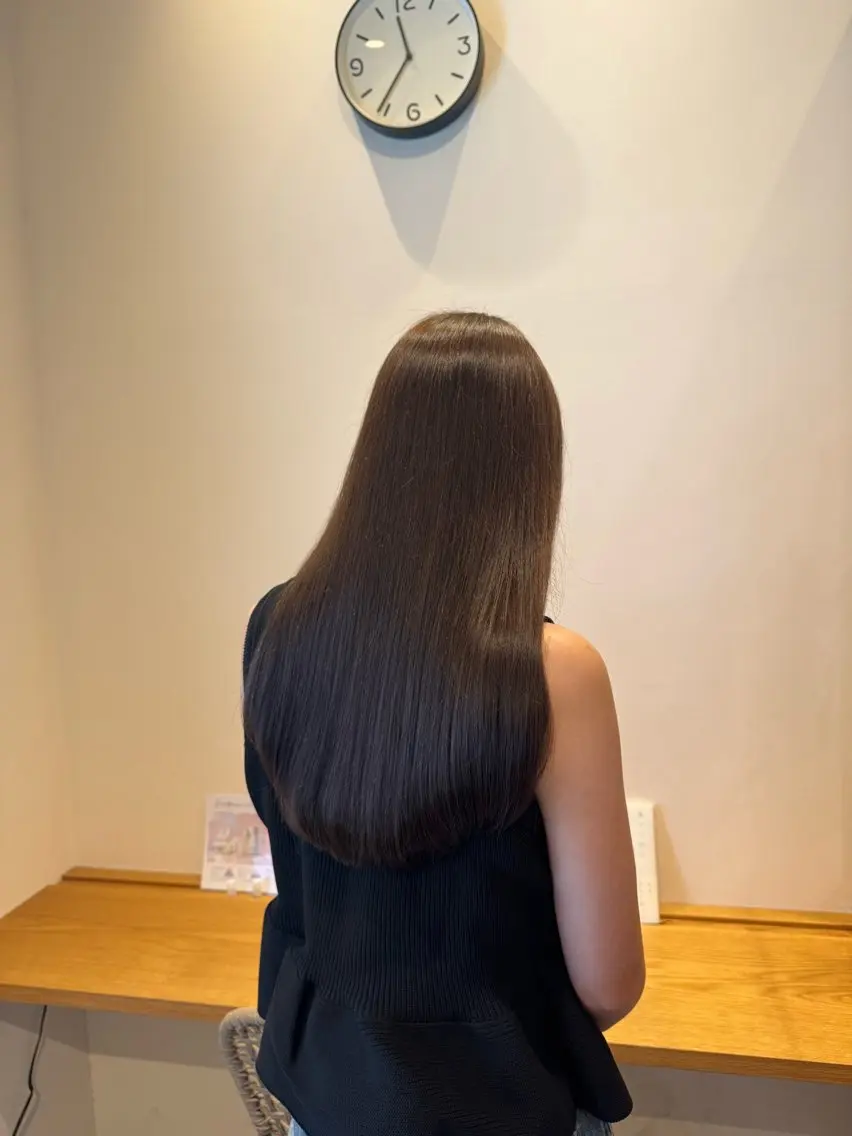 ロング カラー アッシュ アッシュグレー アッシュグレージュ グレージュ カット 縮毛矯正 トリートメント ENIF 大島 芽生のヘアスタイル