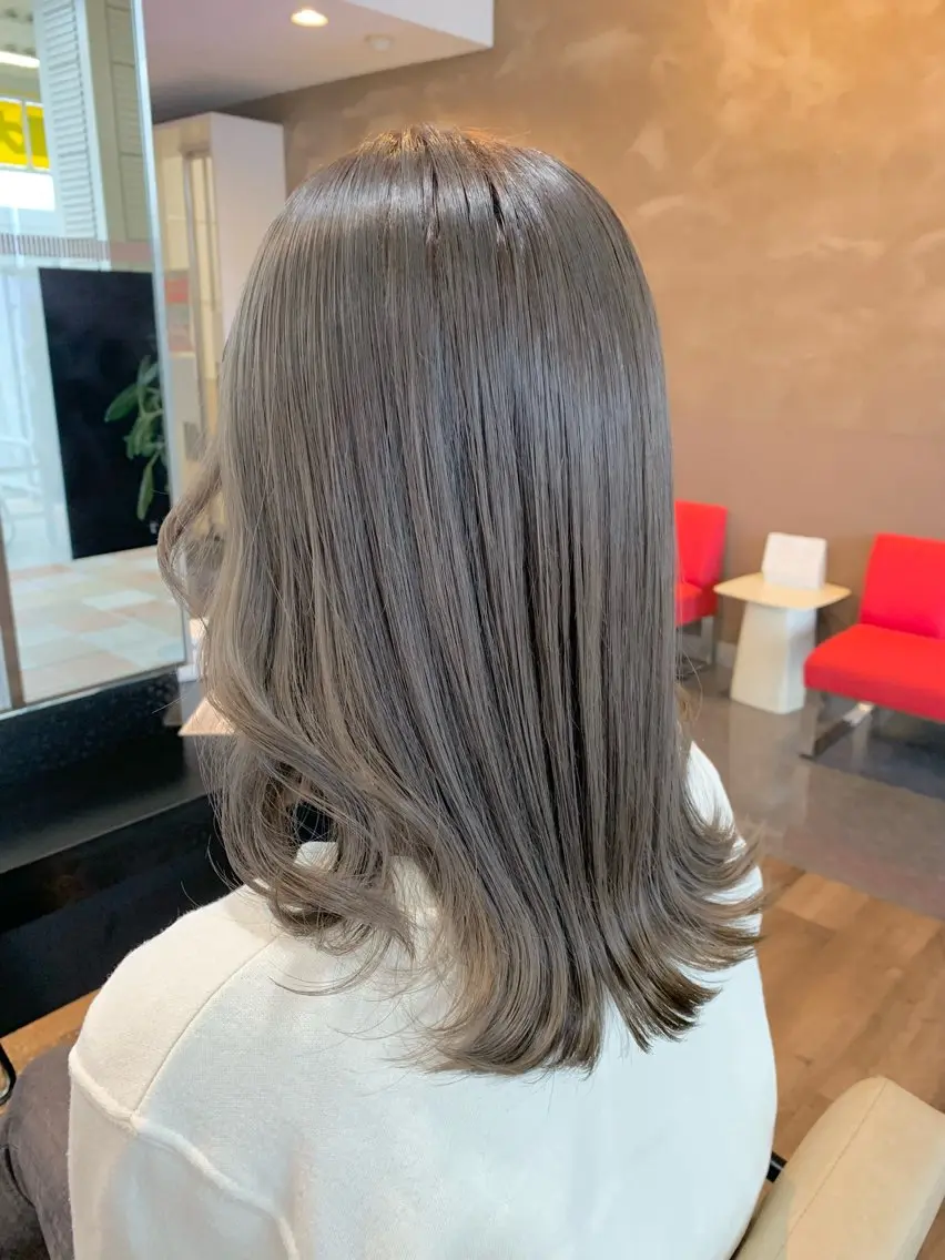 ミディアム カラー 透明感カラー グレージュ カット ヘアカラー トリートメント 【艶カラー】 STYLE 和泉俊希のヘアスタイル