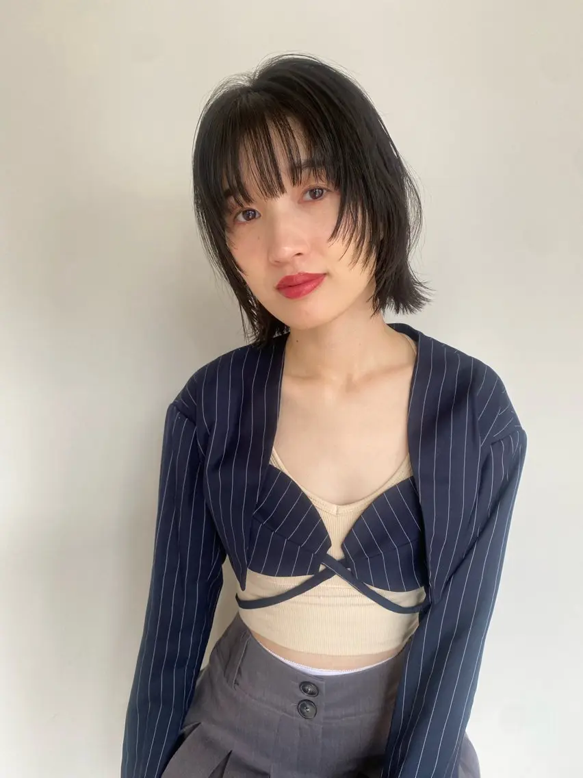 ショート カラー ウルフカット 増井 彩乃のヘアスタイル