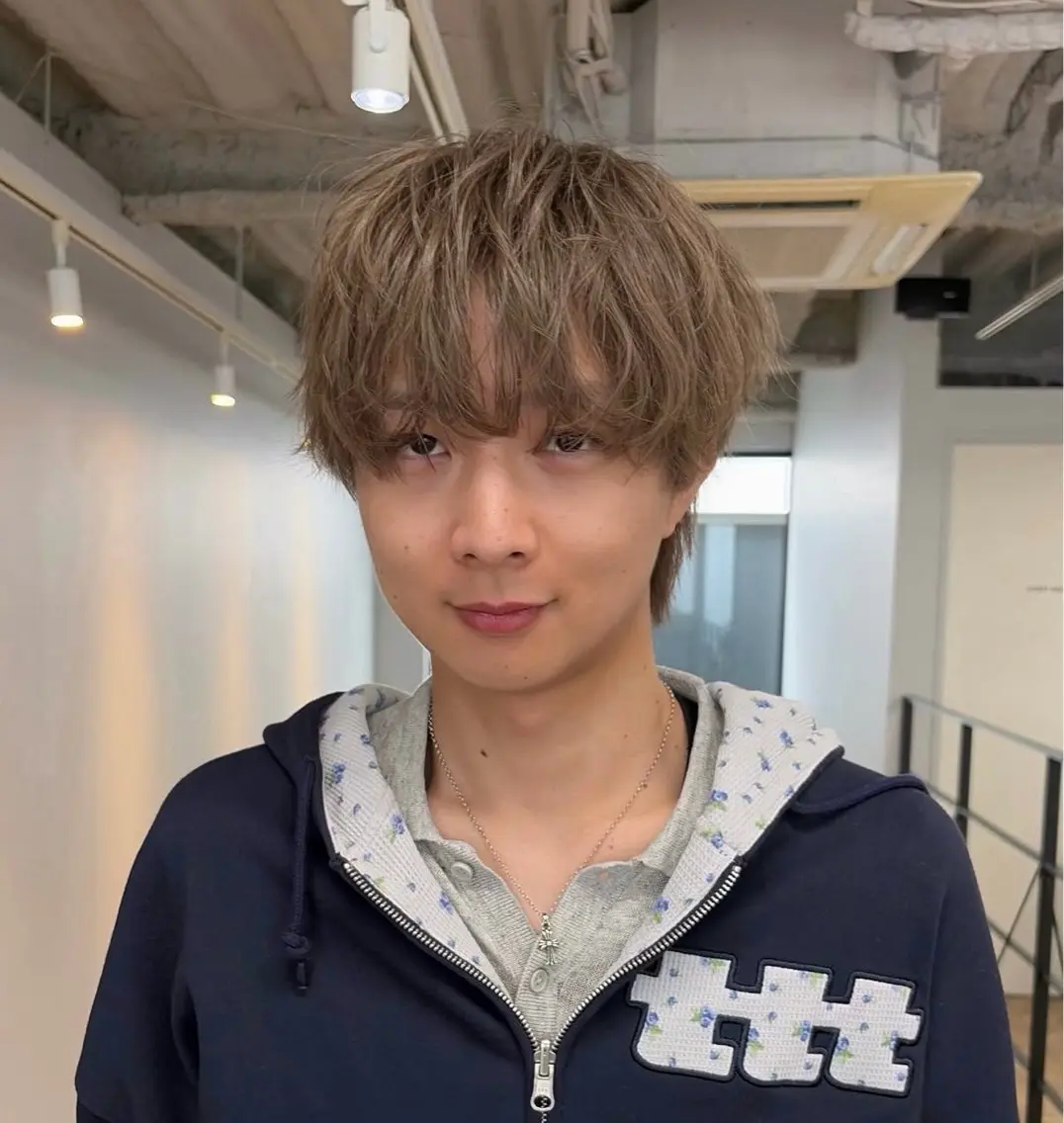 ショート カラー メンズ メンズブリーチ ベージュカラー ブリーチ 西條 航のヘアスタイル