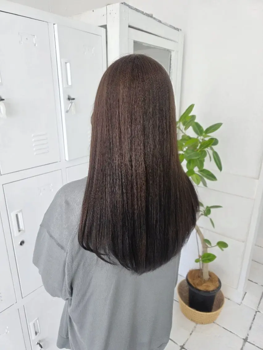 ロング カラー アッシュ アッシュブラウン ブラウンカラー カット ヘアカラー トリートメント toiro ちだしえりのヘアスタイル