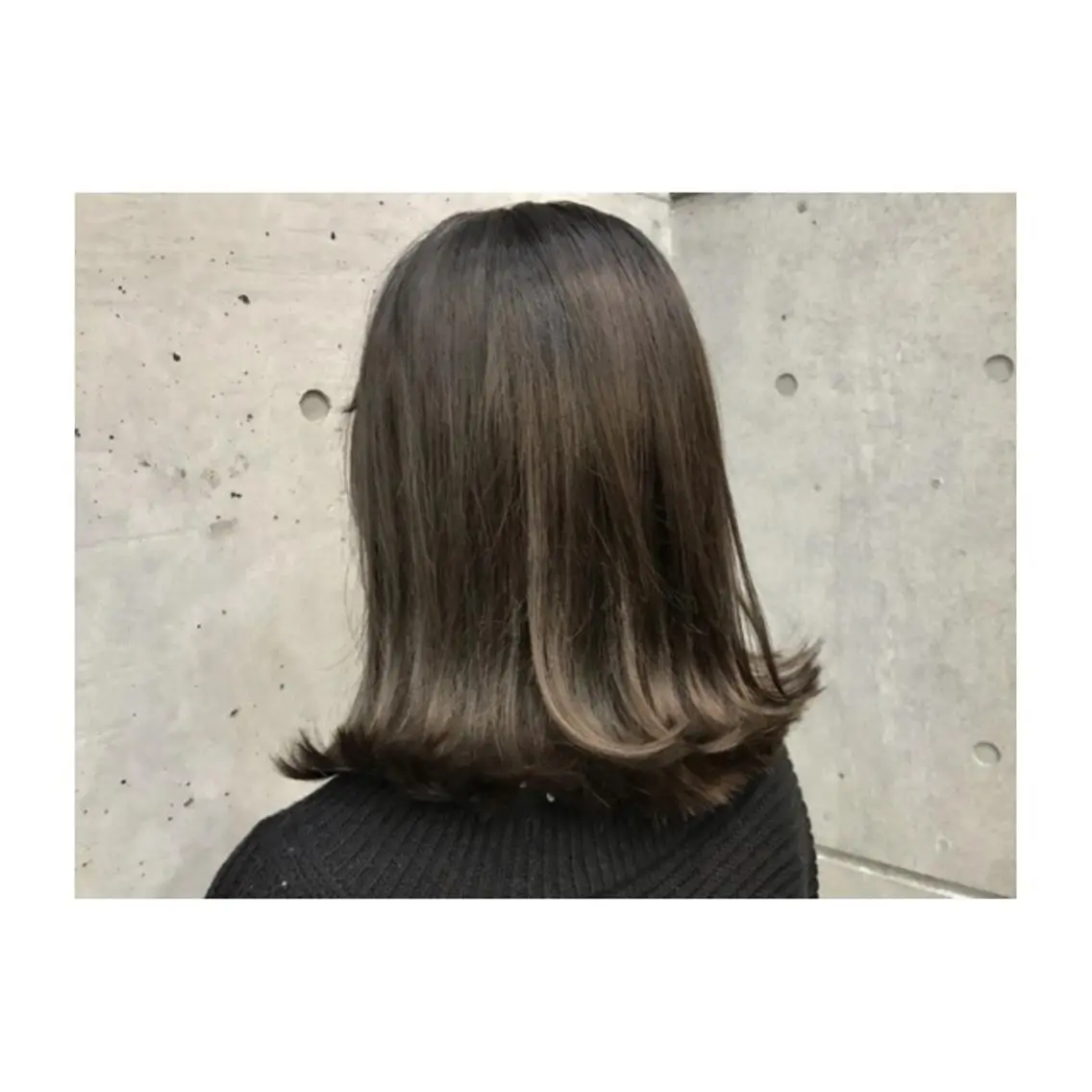ミディアム カラー グレージュ ハイトーンカラー ボブ 外ハネヘア 大栗 佑也  髪質改善のヘアスタイル