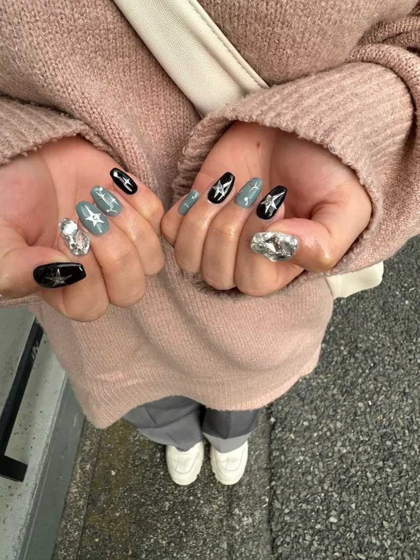 ネイル LAVISH 大和店 emi・:*+のネイルデザイン