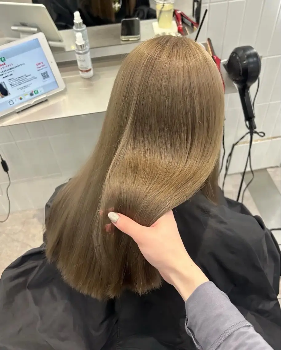 セミロング ヘアカラー sera 🎀ベージュのヘアスタイル