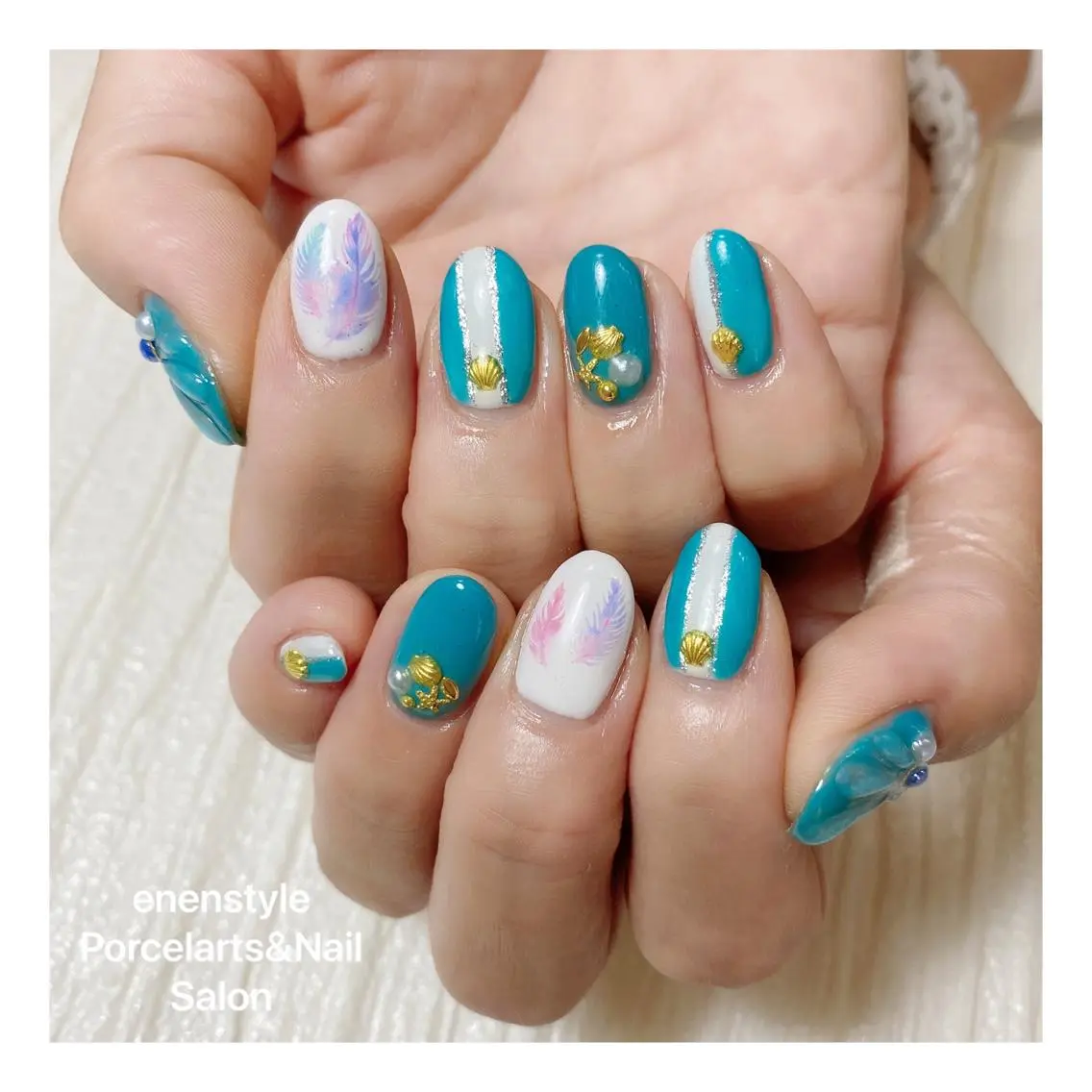 ミディアム ネイル ハンドネイル 🐾enen style 🐾のネイルデザイン