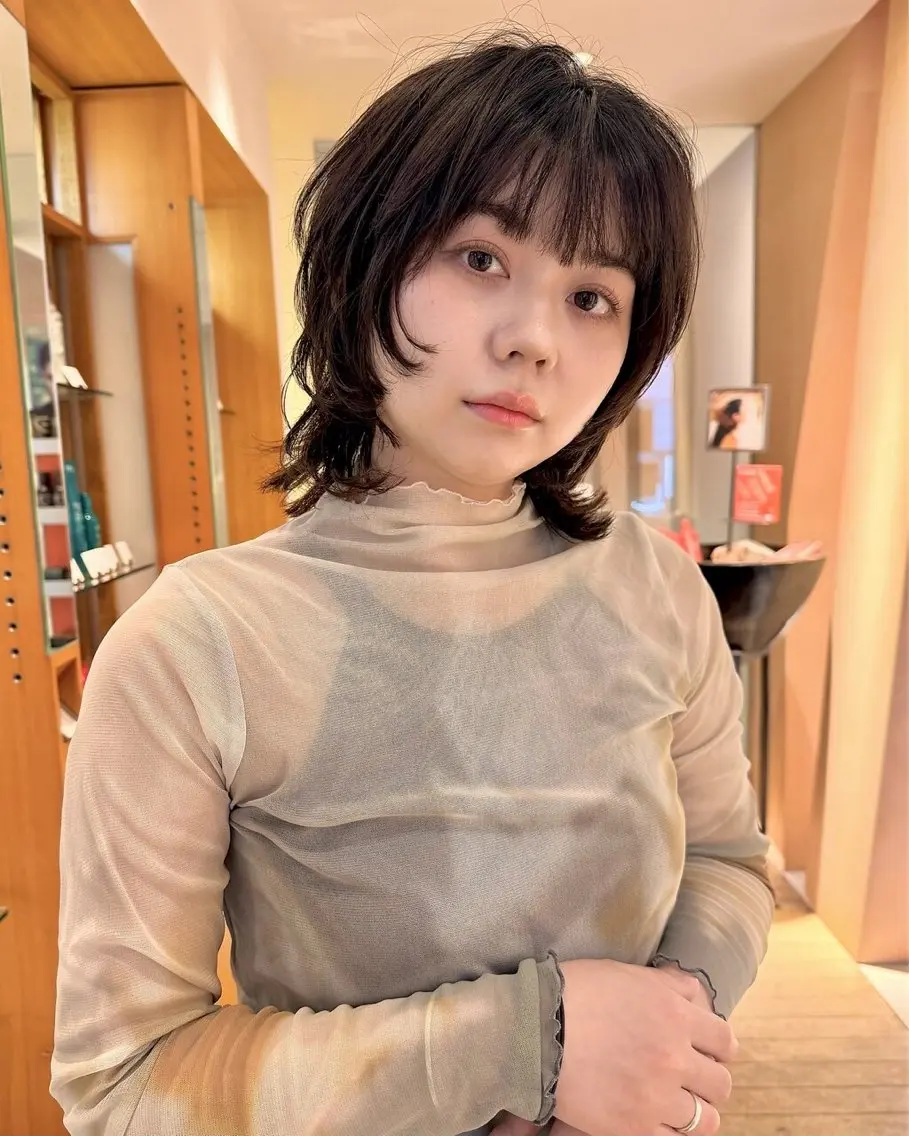 ミディアム パーマ レイヤーカット ウルフカット カット パーマ トリートメント 大山 未紗のヘアスタイル