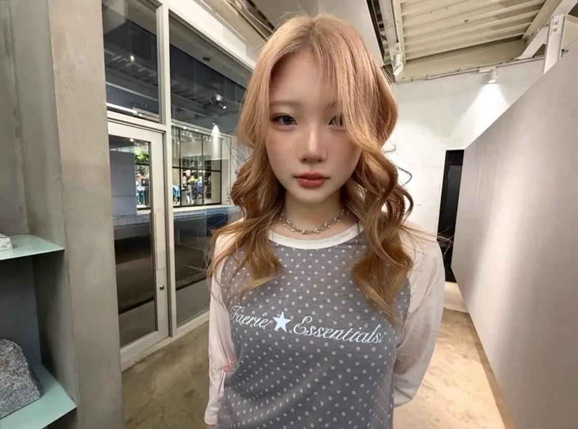 ロング カラー ベージュカラー ハイトーンカラー ハイトーンベージュ ヘアカラー 田中 瑠愛のヘアスタイル