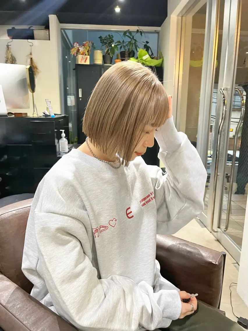 ショート カラー ベージュカラー グレージュ ミルクティーベージュ ボブ ヘアカラー トリートメント ミルクティーベージュ ブリーチ 店長 清水のヘアスタイル