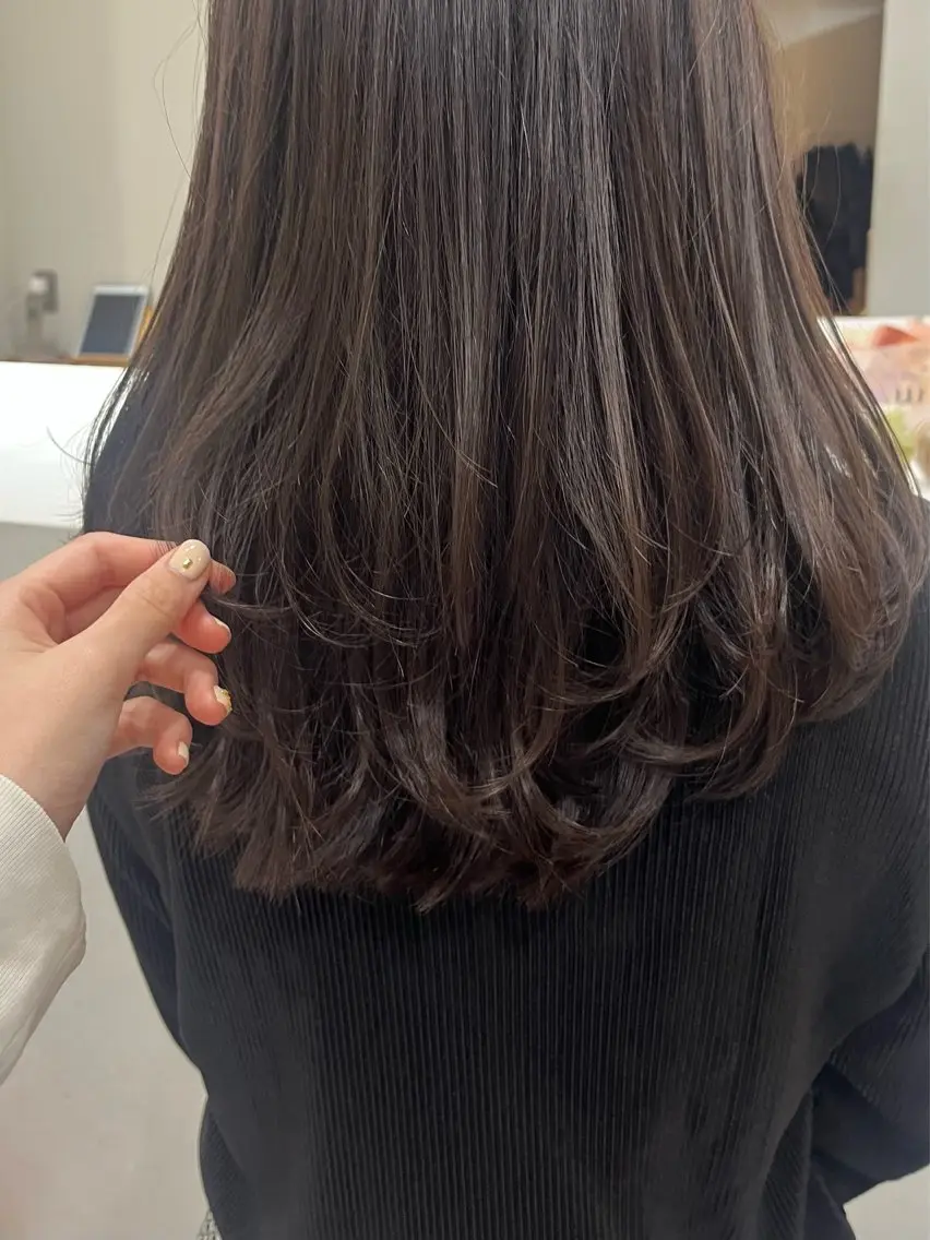 セミロング レイヤーカット 透明感カラー🌼 沙奈のヘアスタイル