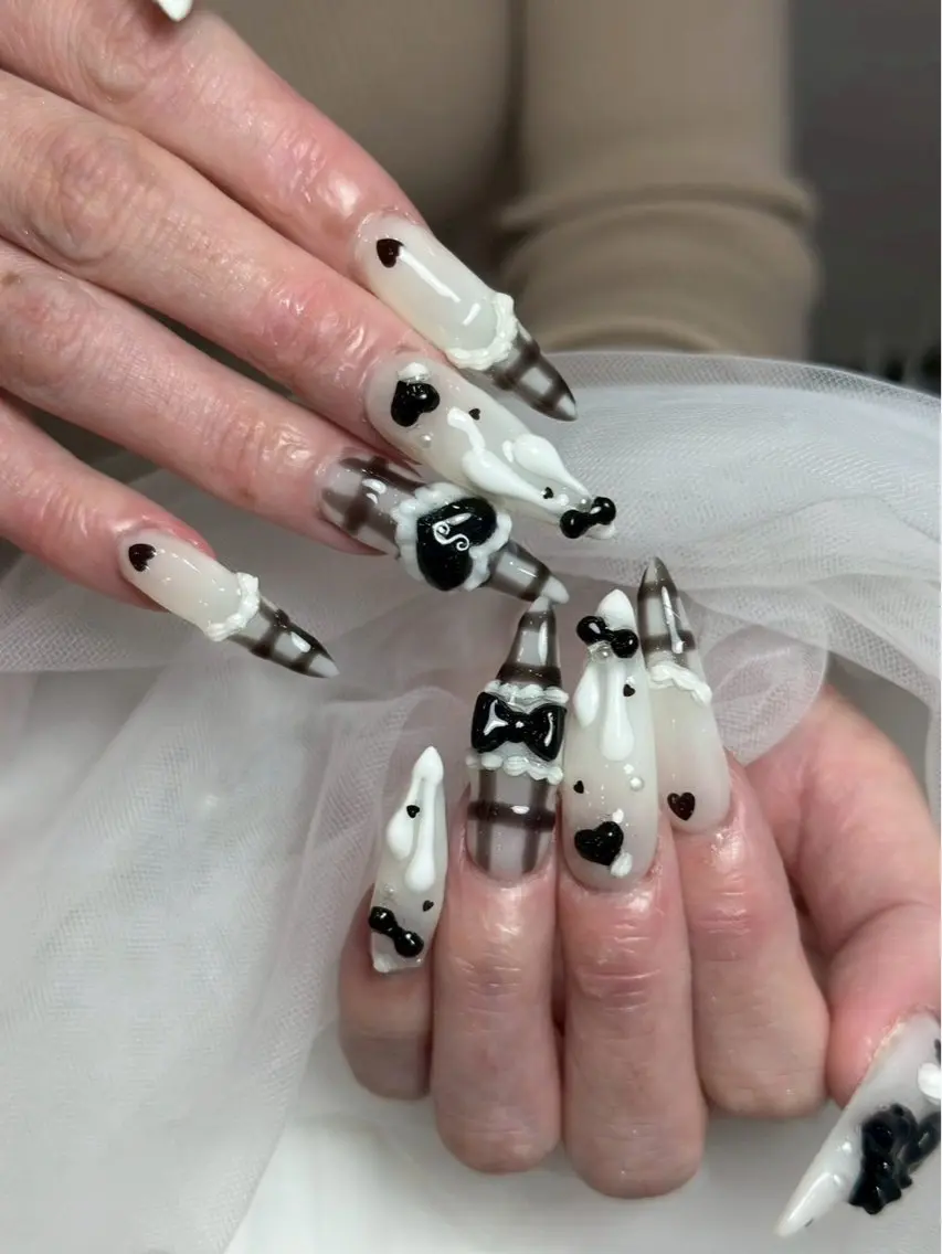 ネイル アートネイル オーロラネイル チークネイル 長さ出し フットネイル ハンドネイル フットネイル ハンドケア Noiranail_ studio川越西口のネイルデザイン