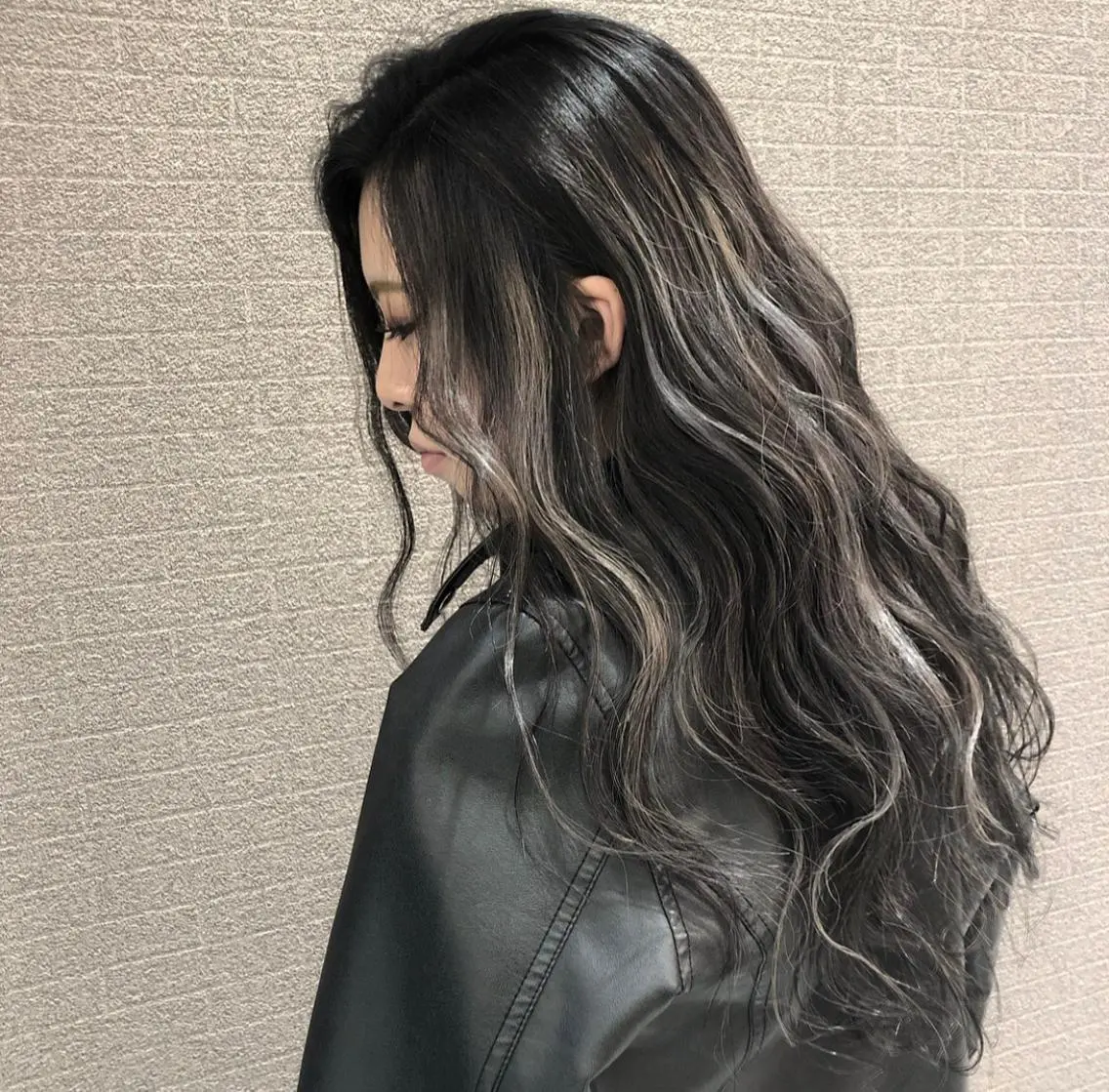 ロング カラー ヘアアレンジ バレイヤージュ デザインカラー グラデーションカラー ハイライトカラー ハイトーンカラー アンドウ ユウ/ レイヤーカット/韓国のヘアスタイル