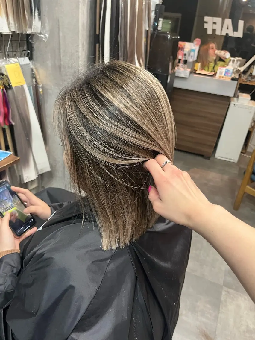 ミディアム カラー バレイヤージュ レイヤーカット LAFF きよののヘアスタイル