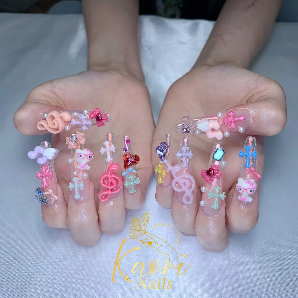ネイル フラワーネイル ガーリー ハート キラキラネイル ロングネイル ハンドネイル KAORI MARU CHANのネイルデザイン
