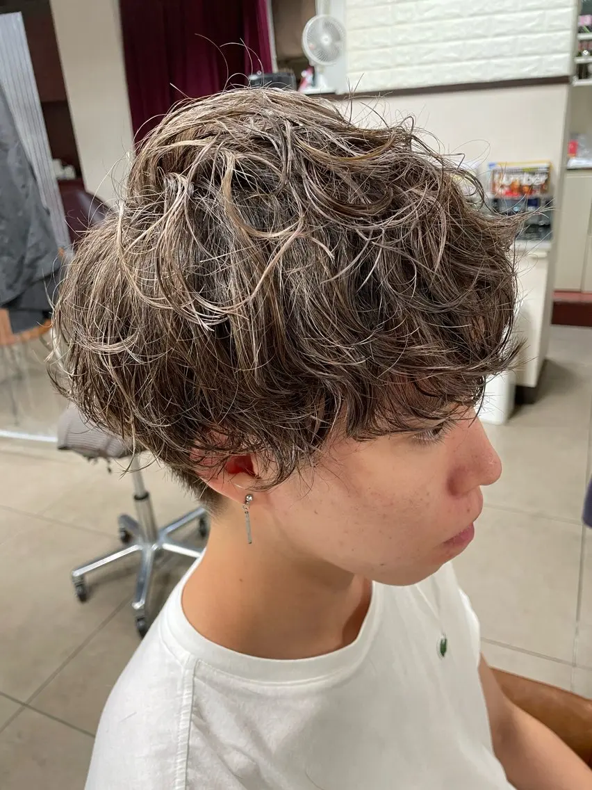ショート カラー パーマ メンズ メンズハイライト メンズパーマ ハイライトカラー ハイライト ニュアンスパーマ 🔅PARS bis Futaba🔆のヘアスタイル