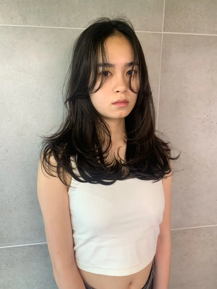 セミロング レイヤーカット THE./ブリーチ 透感カラー/髪質改善のヘアスタイル