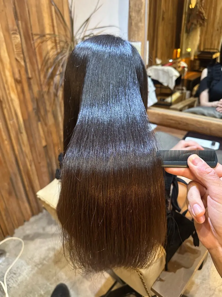 ロング 縮毛矯正 トリートメント putri 副店長 岸本 拓真のヘアスタイル