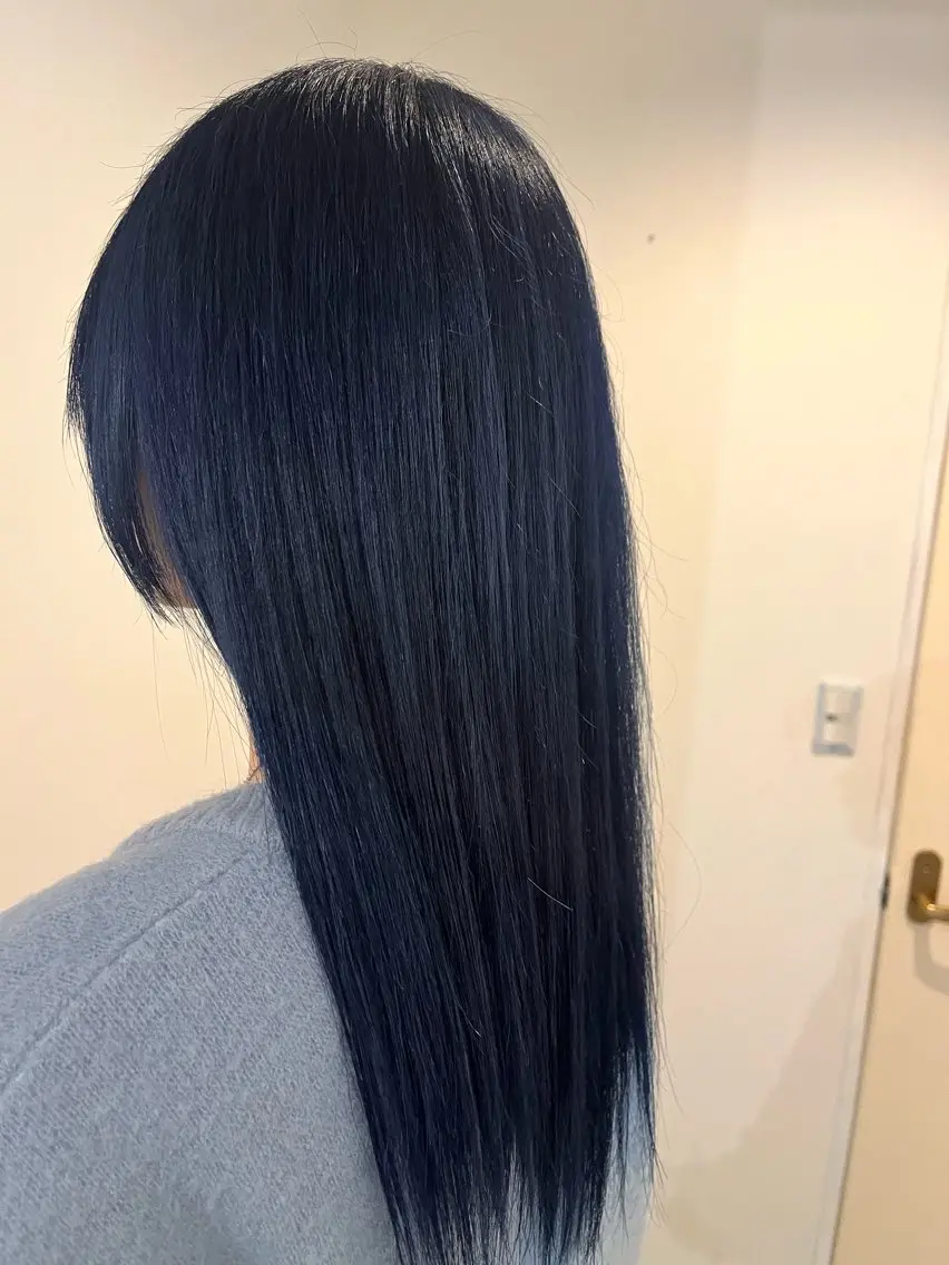 ロング カラー ブルーカラー ヘアカラー トリートメント 黒川 綾音のヘアスタイル