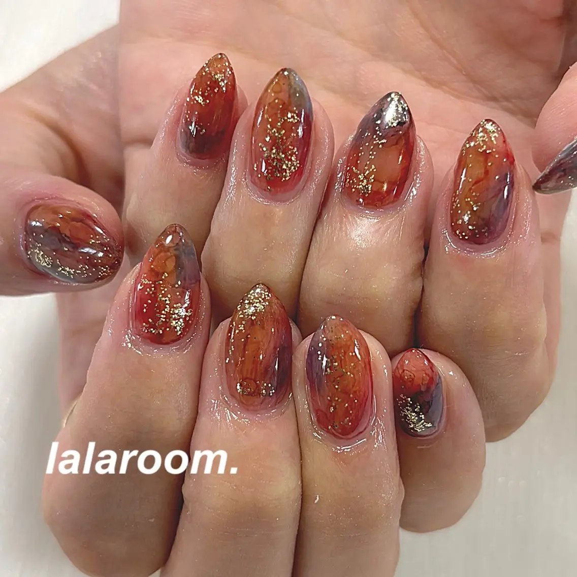 ネイル キラキラネイル マグネットネイル オフィスネイル ワンカラーネイル シンプルネイル ハンドネイル lala room.のネイルデザイン
