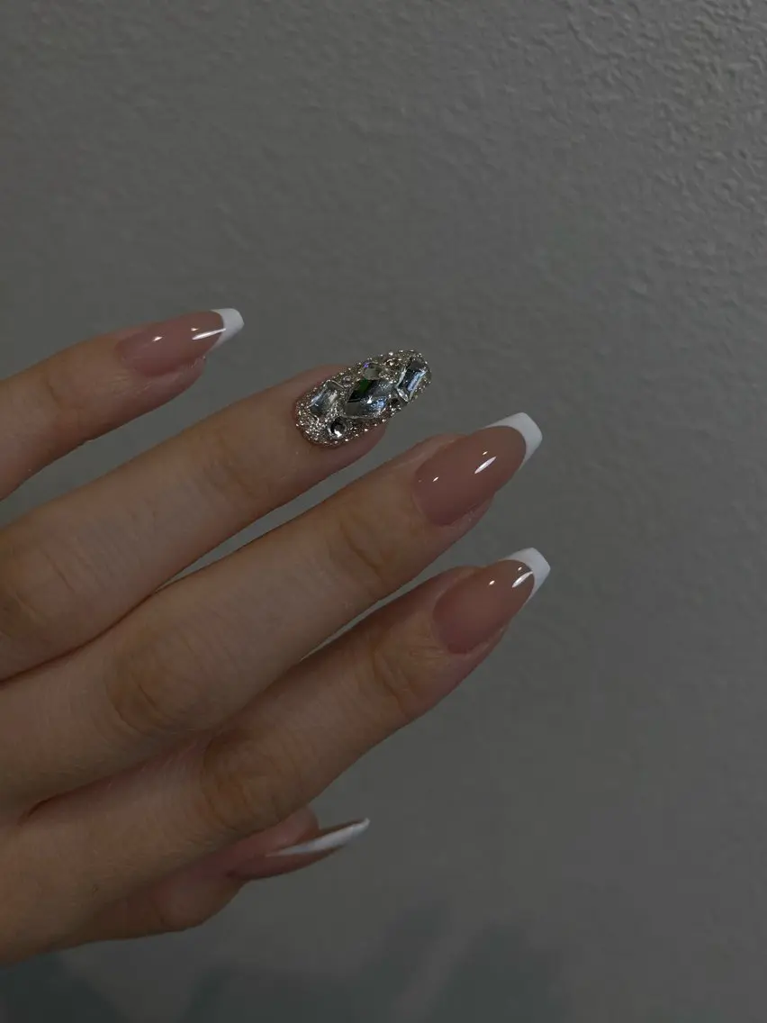 ネイル フレンチネイル キラキラネイル ハンドネイル liberta nail nanaのネイルデザイン