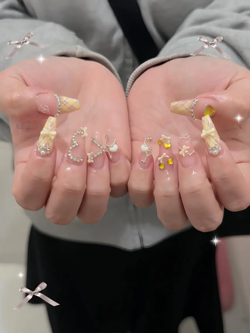 ネイル チークネイル ドット フレンチネイル グラデーション ハート ハンドネイル Julli NailStudioのネイルデザイン