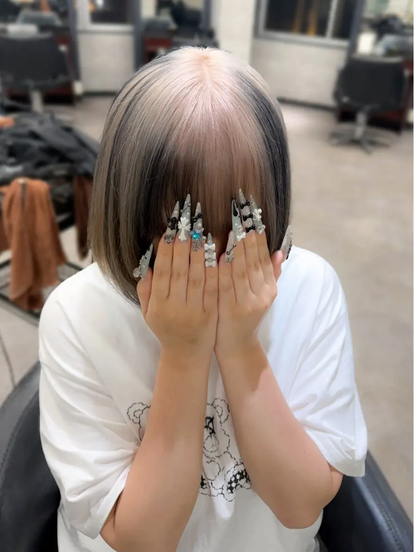 ミディアム カラー ヘアカラー トリートメント ハイトーンエクステ 🎩カズキ🎩のヘアスタイル