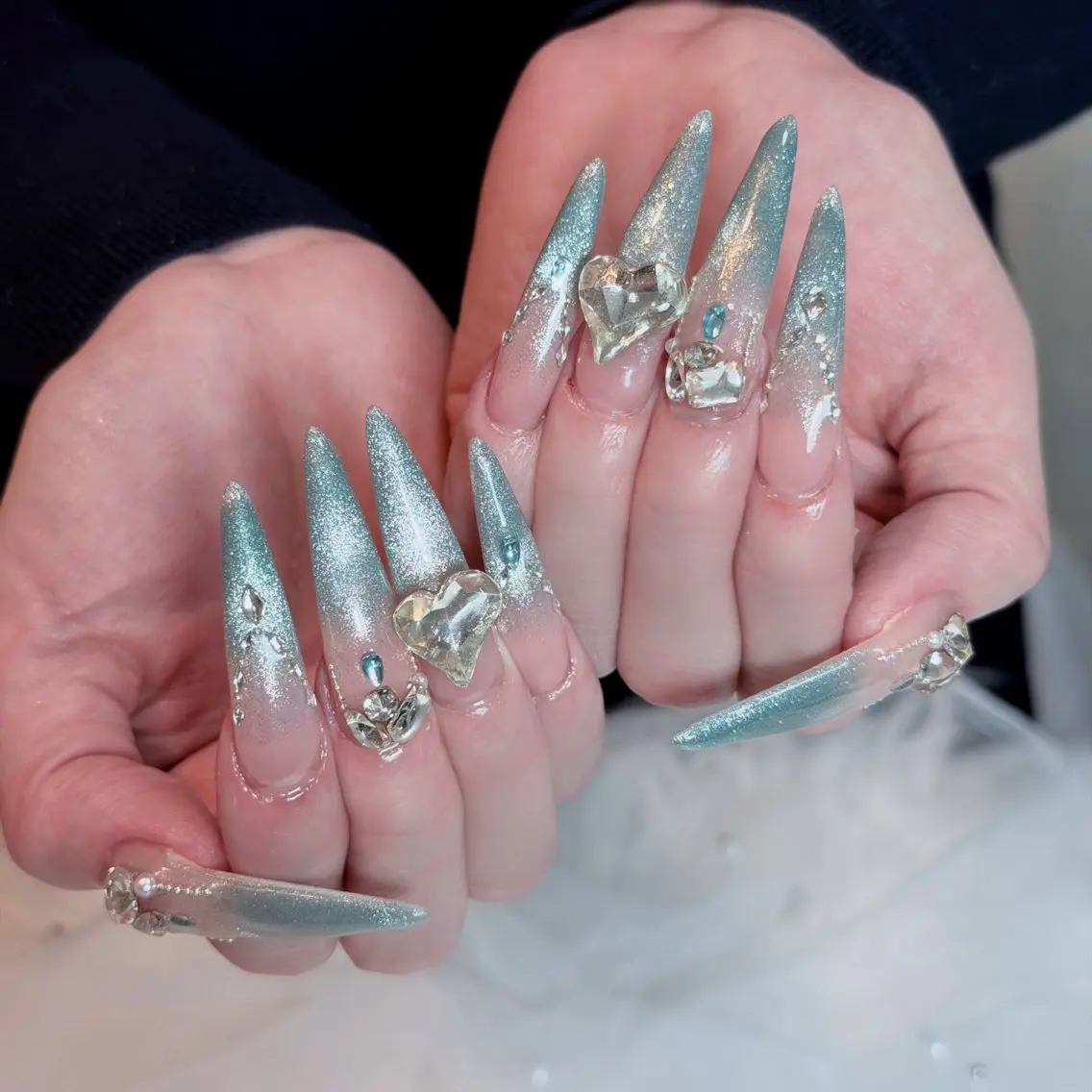 ネイル オーロラネイル ボルドー ブラウン 氷ネイル・うるうるネイル キラキラネイル ハンドネイル Julli NailStudioのネイルデザイン
