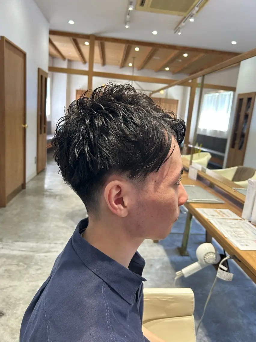 パーマ メンズ フェードカット メンズパーマ スパイキーショート ストレートパーマ カット パーマ 佐藤 悠生 メンズパーマ.カットのヘアスタイル
