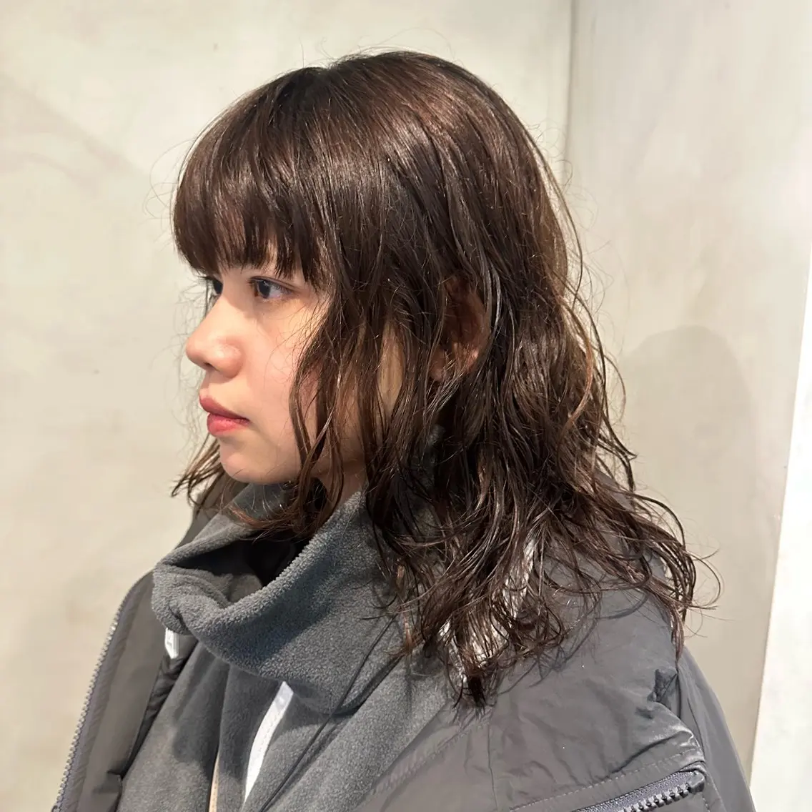 ミディアム くせ毛 レイヤーカット ワイドバング Yuki☺︎パーマ レイヤーカットのヘアスタイル