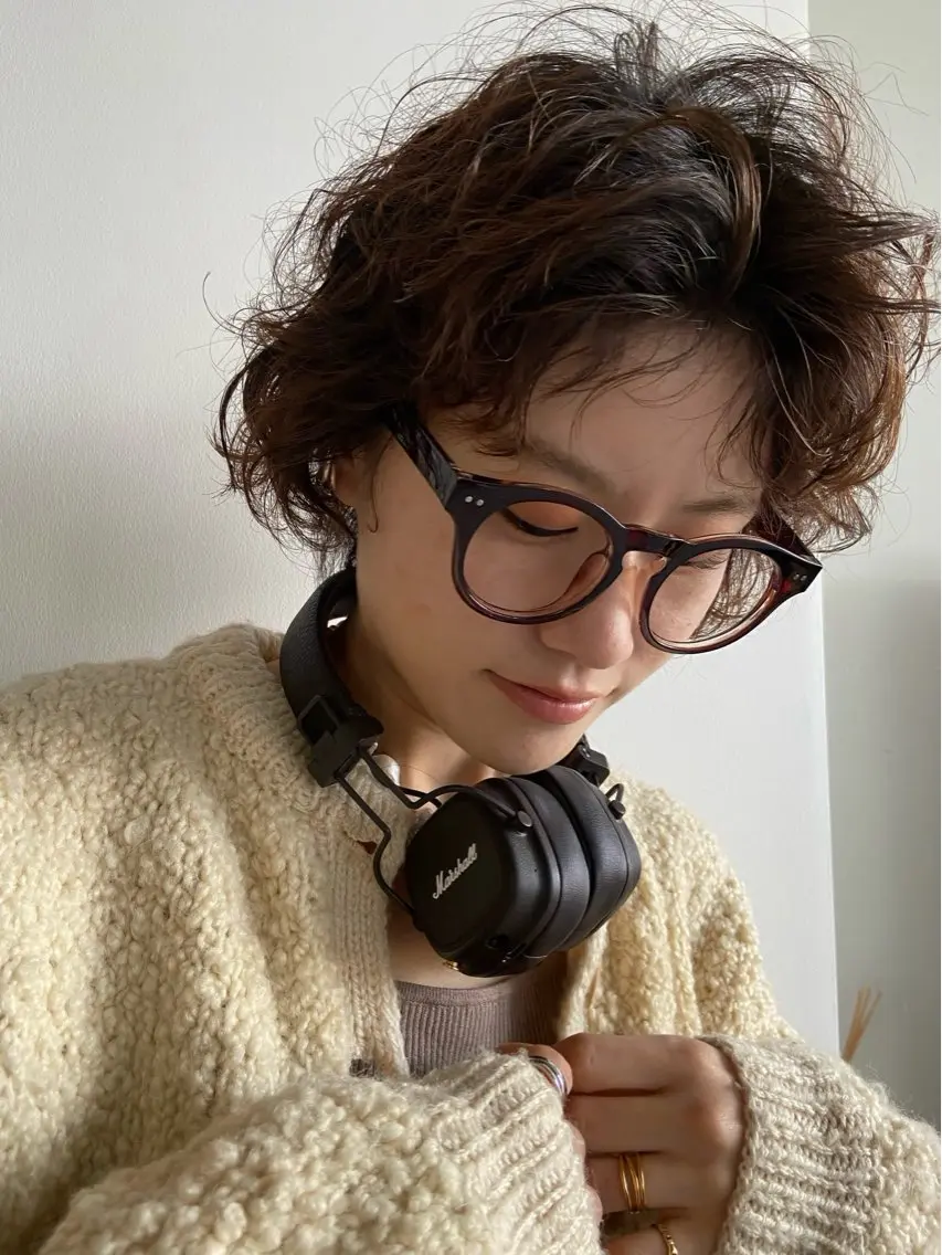 ミディアム カット パーマ 透明感カラー/似合わ せカット/地毛戻しのヘアスタイル