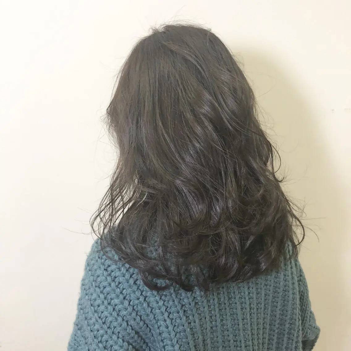 セミロング カラー アッシュ アッシュグレー アッシュグレージュ グレージュ 宮本 聖希のヘアスタイル