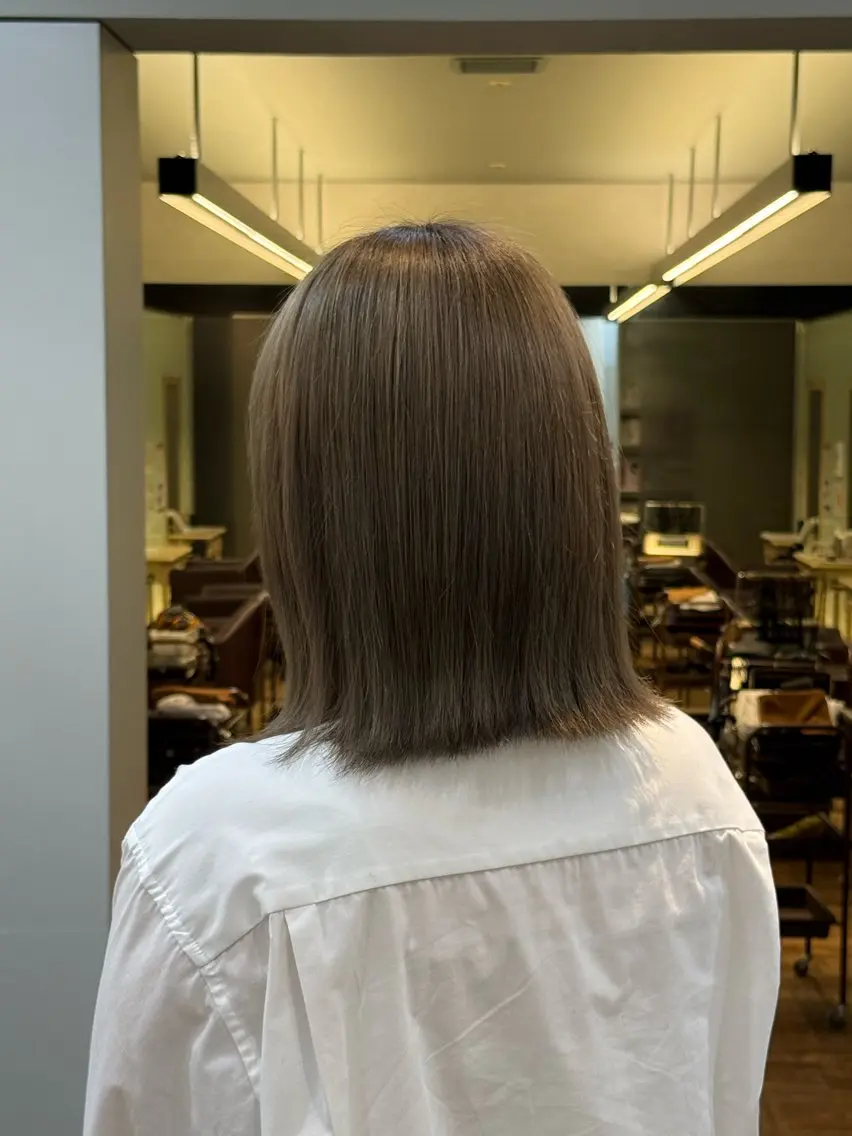 カラー ベージュカラー ブリーチ グレージュ 仲嶋 愛歌のヘアスタイル