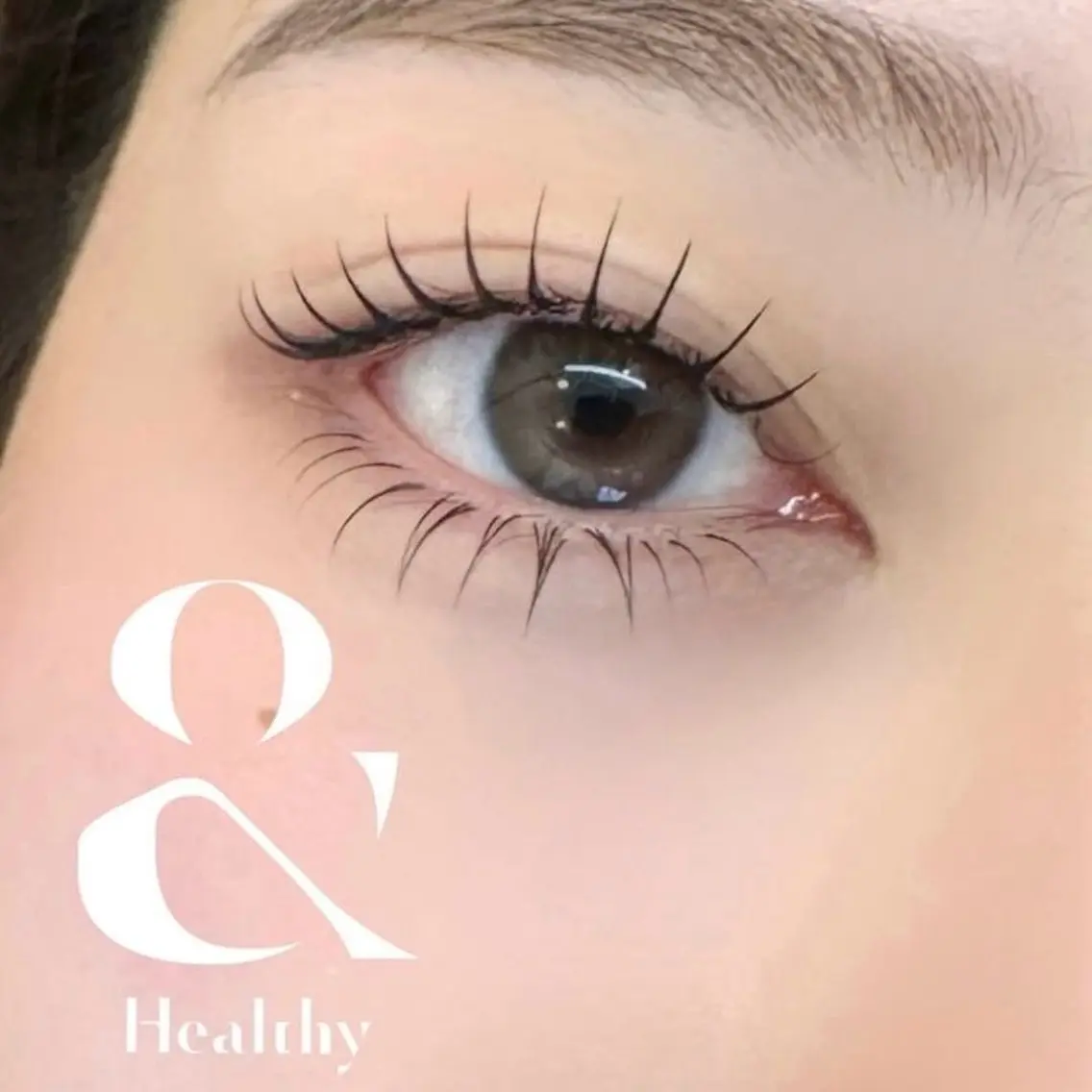 【＆healthy 🎀アンドヘルシー　本数制限なしオフ込み】（LEDエクステ装着後にまつ毛パーマをかける最新技術✨）の写真