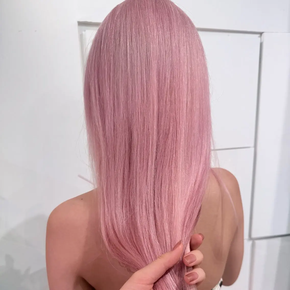 ロング カラー ブリーチ ピンクカラー ホワイトピンク ヘアカラー ヒマリ. オリーブ/ハイトーンのヘアスタイル