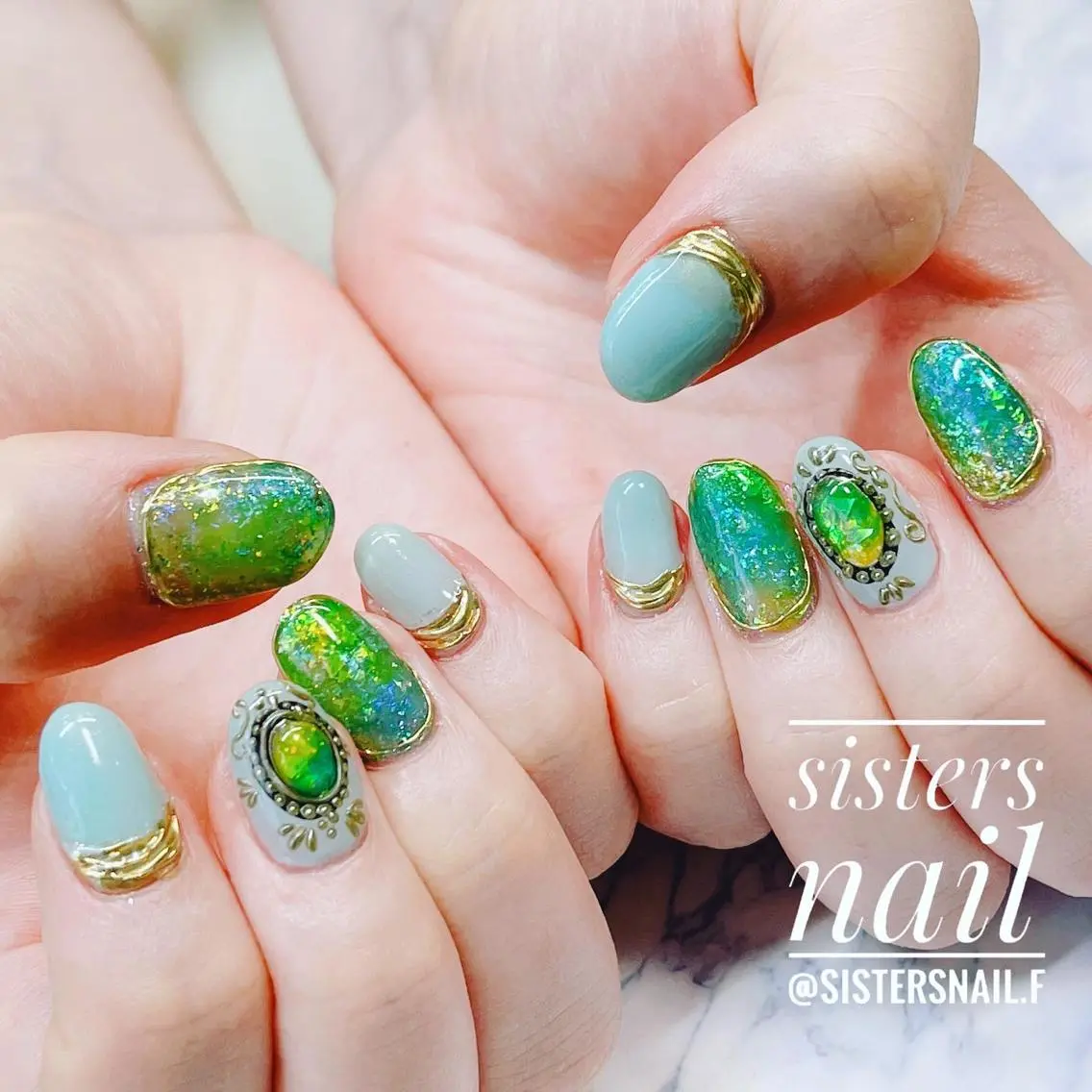 ネイル アートネイル グリーン キラキラネイル ニュアンスネイル スカルプネイル sisters nail.fのネイルデザイン