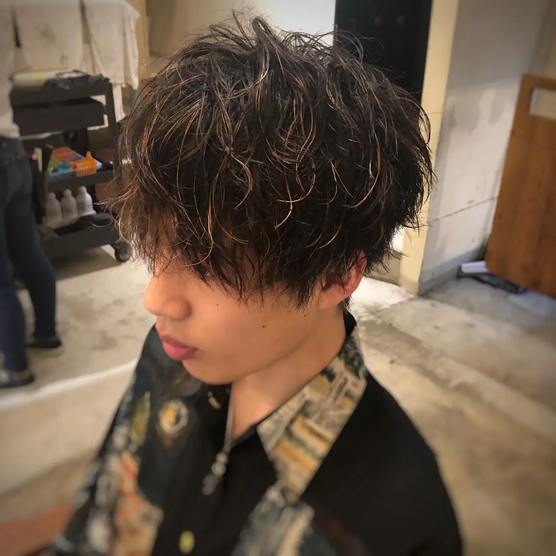 ショート メンズ メンズブリーチ メンズハイライト メンズパーマ ハイライト 岡村 玲奈のヘアスタイル