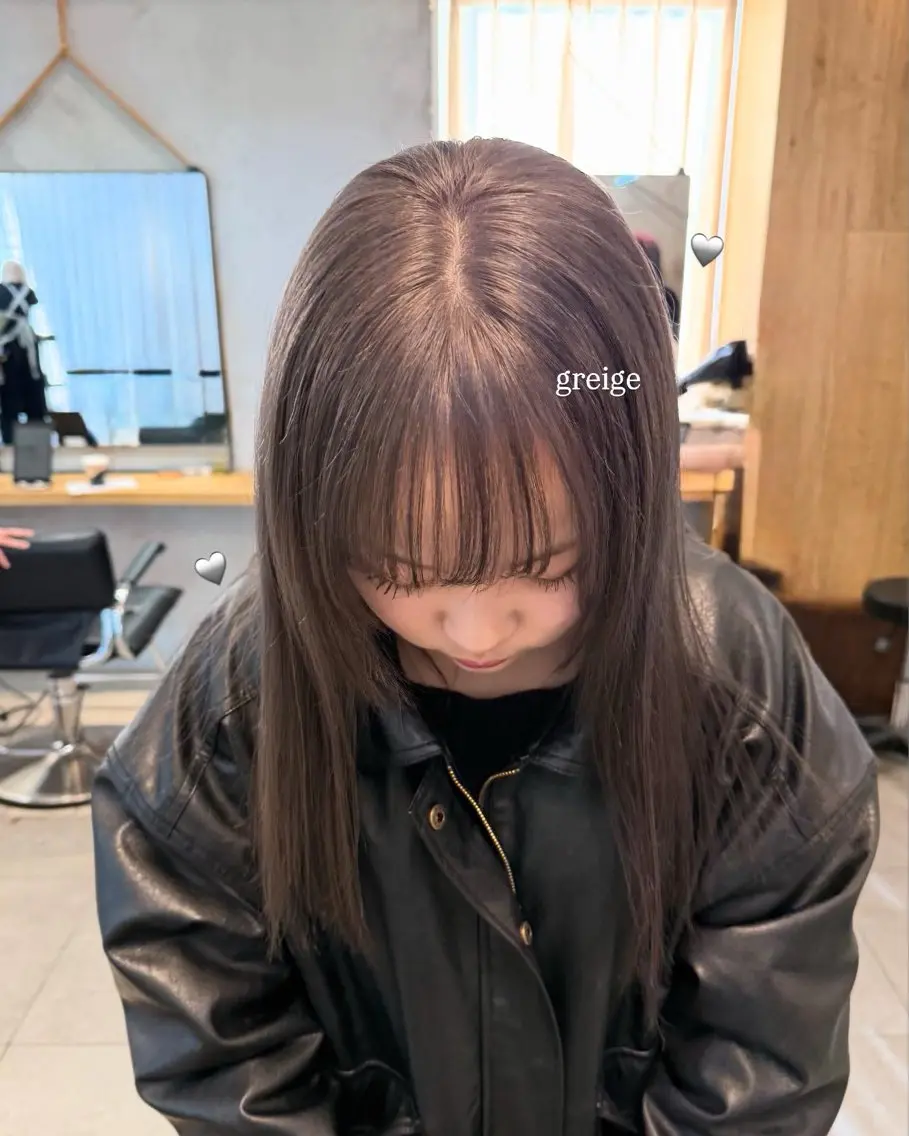 セミロング カラー ミルクティー× グレージュMOMOのヘアスタイル