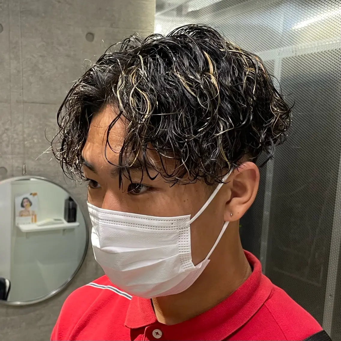 カラー パーマ メンズ メンズハイライト メンズメッシュ メンズパーマ 波巻きパーマ ハイライトカラー カット ヘアカラー パーマ メンズパーマの達人 KAITOのヘアスタイル