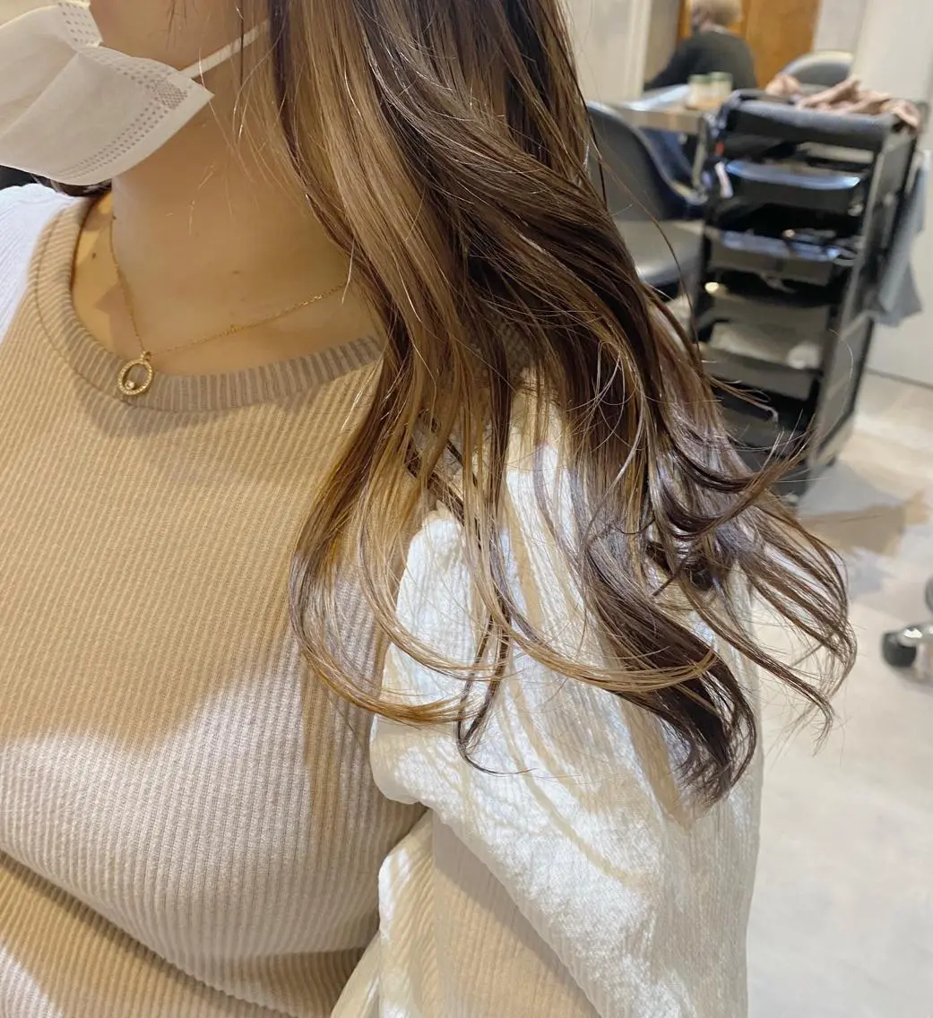 ロング カラー イヤリングカラー インナーカラー ブリーチ指名 NO1🌈SAKIのヘアスタイル